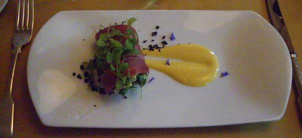 ツナとアボカド、マンゴーソースで