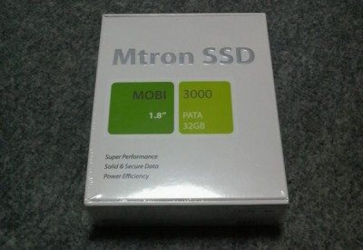 SSD のパッケージ。でかい。