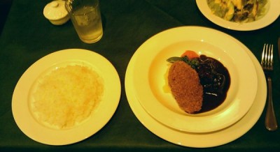 ビーフシチューとメンチカツレツのコンビネーション