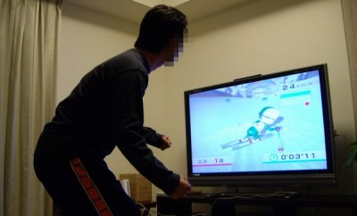 Wii Fit で運動中のT村氏