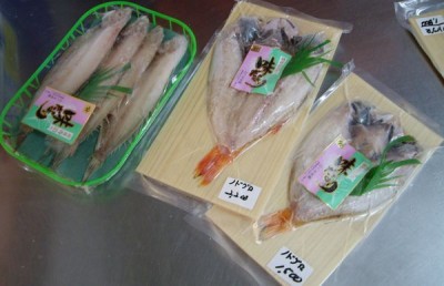 クール宅急便への梱包前のお土産のお魚