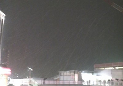 夜7時半。だいぶ降ってきました・・・