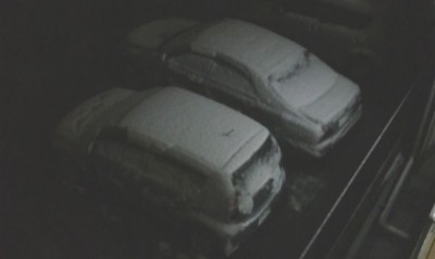 23時ころ。車にはちょっと積もっています。