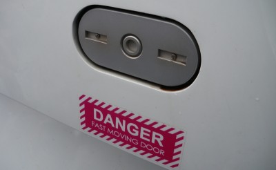 タッチ＆ウォークで足元は触ることができます