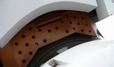 外装は触るとプラスチッキーだけど、ちゃんと構造物としてのメカも見える