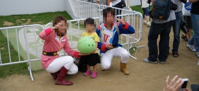 熱いのにご苦労様です。周りの人から撮影にも快く応じていました