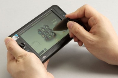 スタイラスにもなるストラップもよさげ