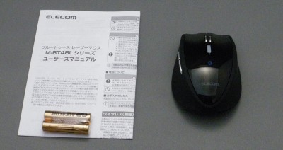 中身はマニュアル、単四電池2本、本体のみ