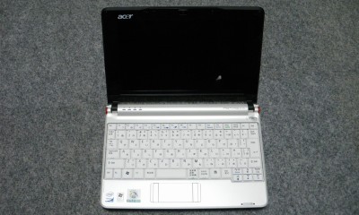 開けたところ。キーボードは当然日本語配列。