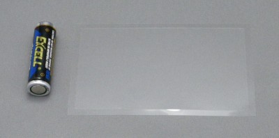 単三電池との比較。小さすぎでしょ、画面・・・