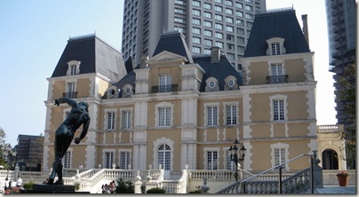 この建物全部ロブションです