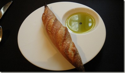 パン皿とオリーブオイル