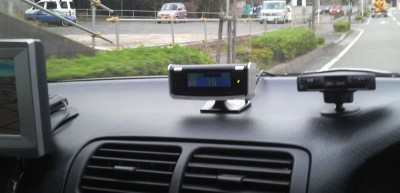 車のダッシュボードのセンターに設置