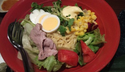 ラーメンサラダは、なんか冷やし中華みたい