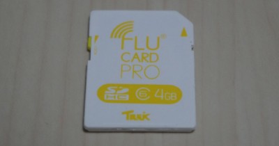 見た目は普通の SD カード