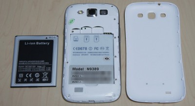 バックカバーを外してみた