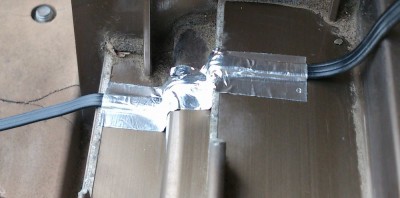 サッシのスキマに・・・