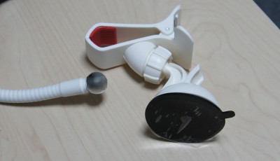 吸盤タイプのマウンタも付属