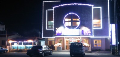 派手なイルミなお店が多い