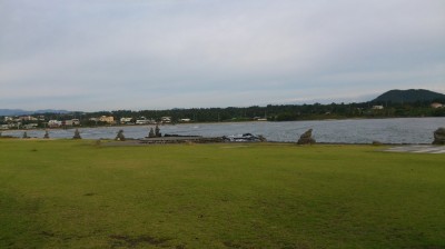 海に面した公園