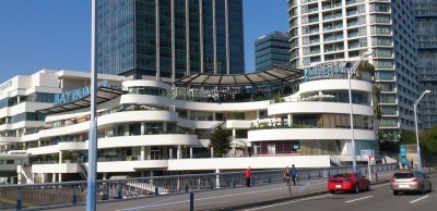 秋晴れの空と Bay Quarter