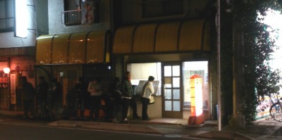 まだまだ行列中・・・