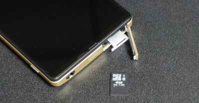 NanoSIM と MicroSD
