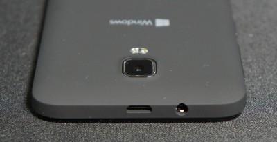 上部にコネクタ